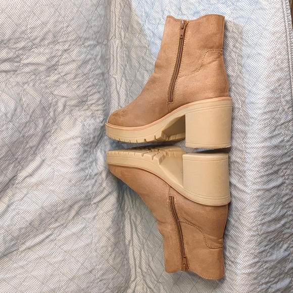 Universal Thread Katrina Platform Boots in tan.  - Picture 8 of 16